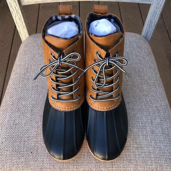 NIB sz 7 Upton Duck Toe Boot - Picture 2 of 13